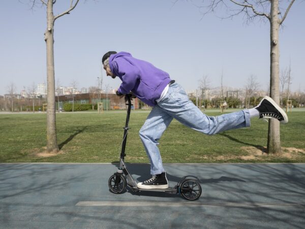 Patinete MXF: Mobilidade Moderna e Aventura Urbana para o Seu Dia a Dia