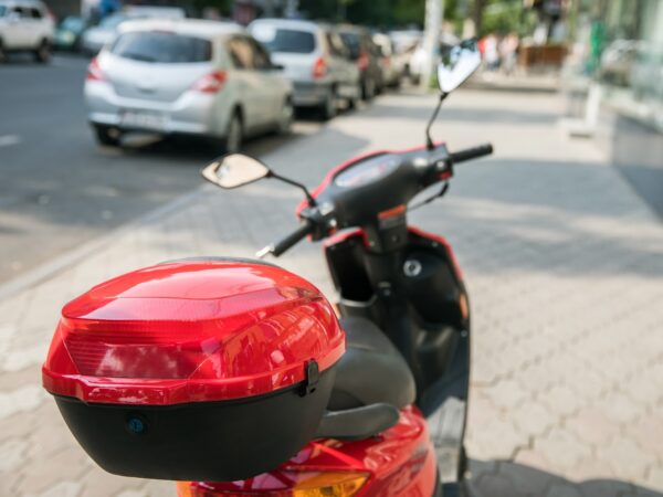 Baús de Entregador: Capacidade, Segurança e Eficiência no Delivery